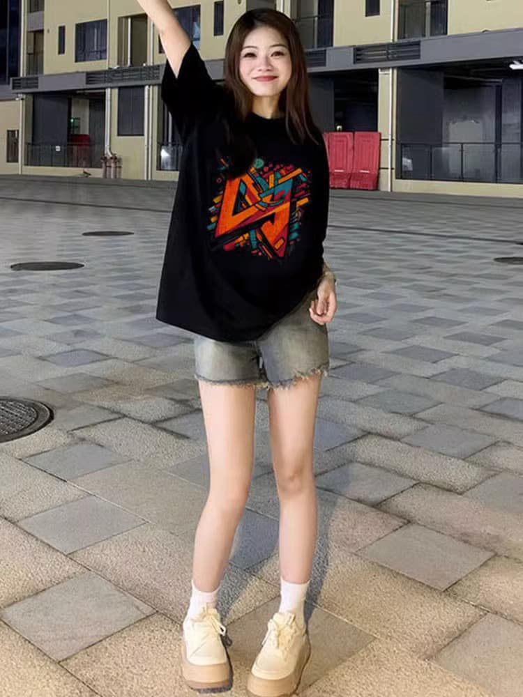 ストリートファッション 幾何学模様ビビッドアート