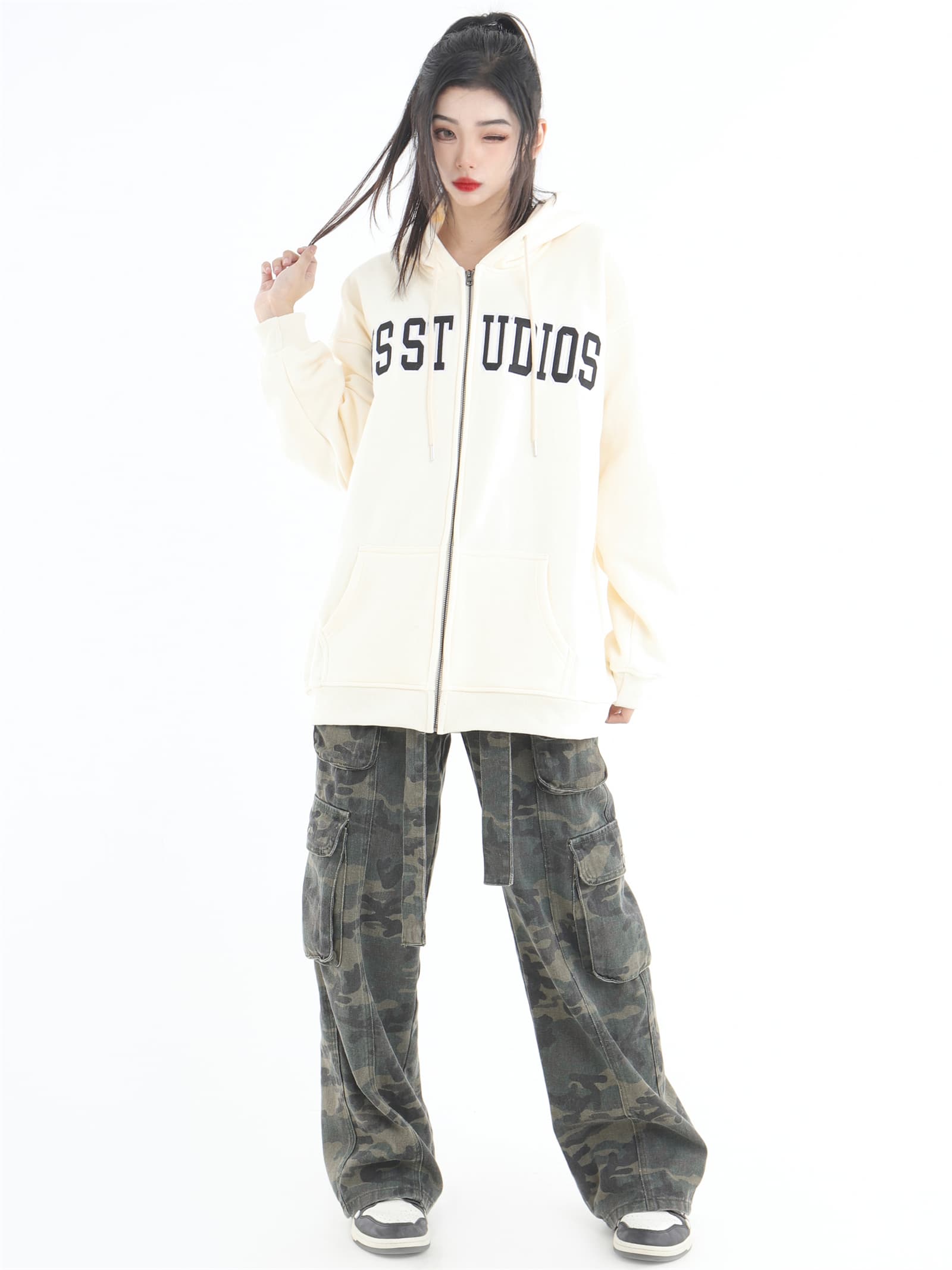 ストリートファッション ストリートファッション スタジオロゴ オーバーサイズ パーカー