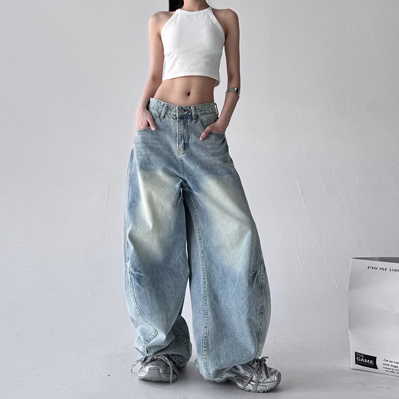 ストリートファッション ゆったりワイドシルエットデニム