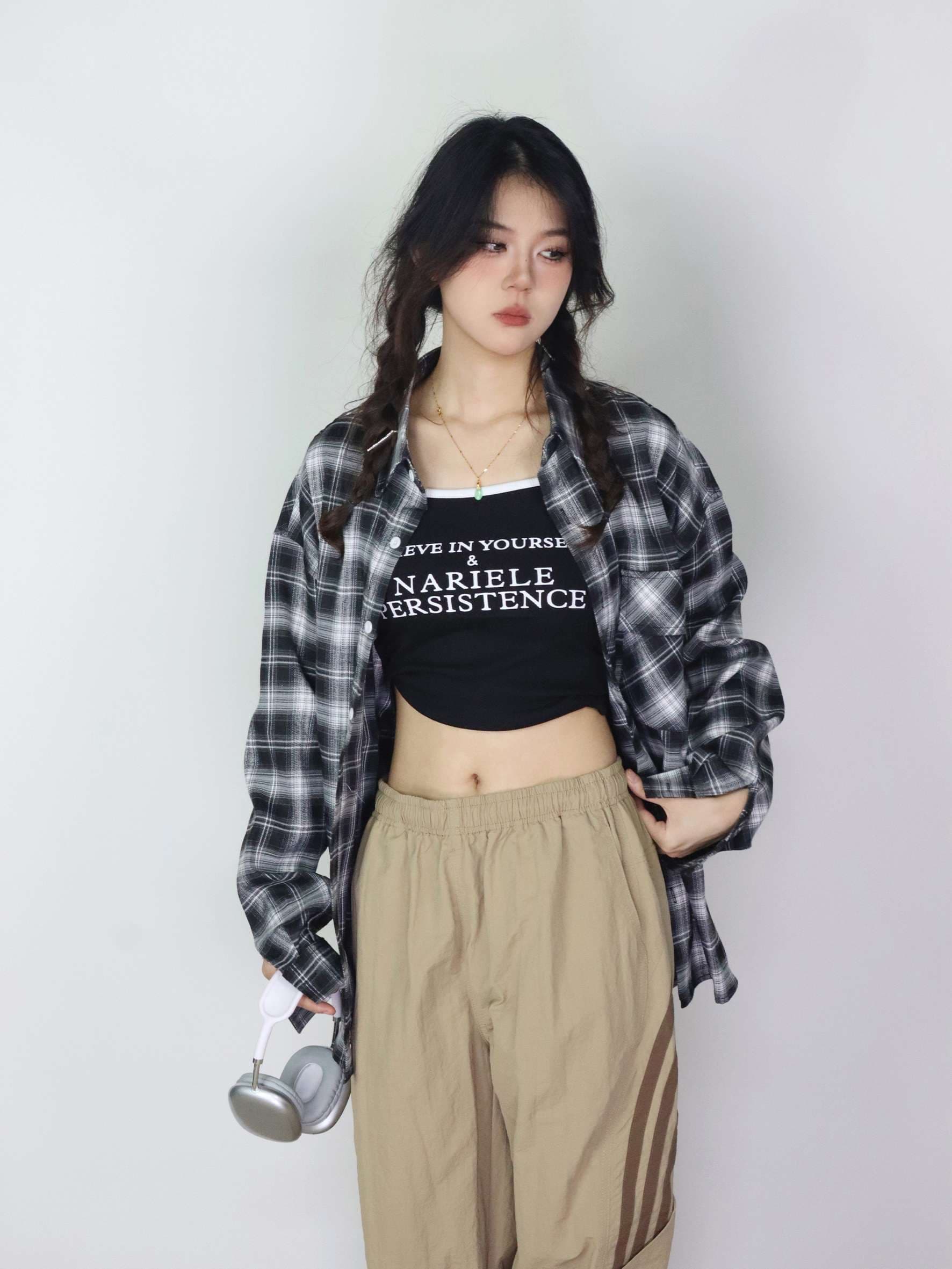 ストリートファッション ゆったりシルエットのビッグチェックシャツ