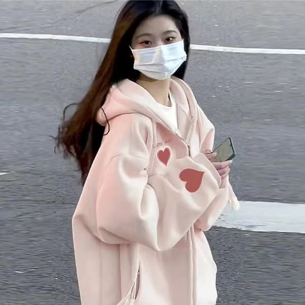 ストリートファッション ハートアクセントがかわいいオーバーサイズパーカー