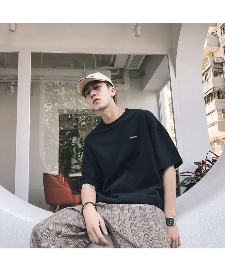 ストリートファッション シンプルロゴ入りオーバーサイズTシャツ