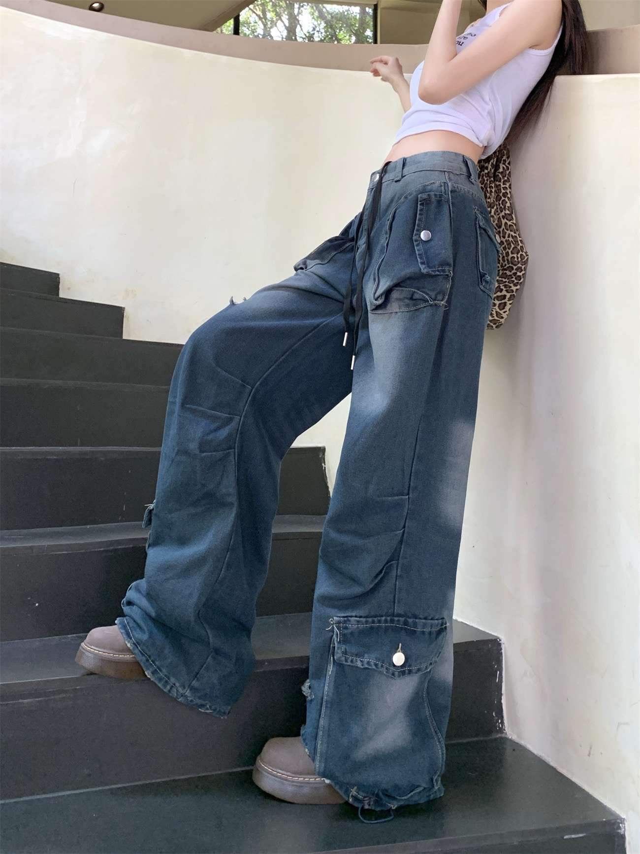 ストリートファッション ゆったりカーゴポケット付きワイドデニム