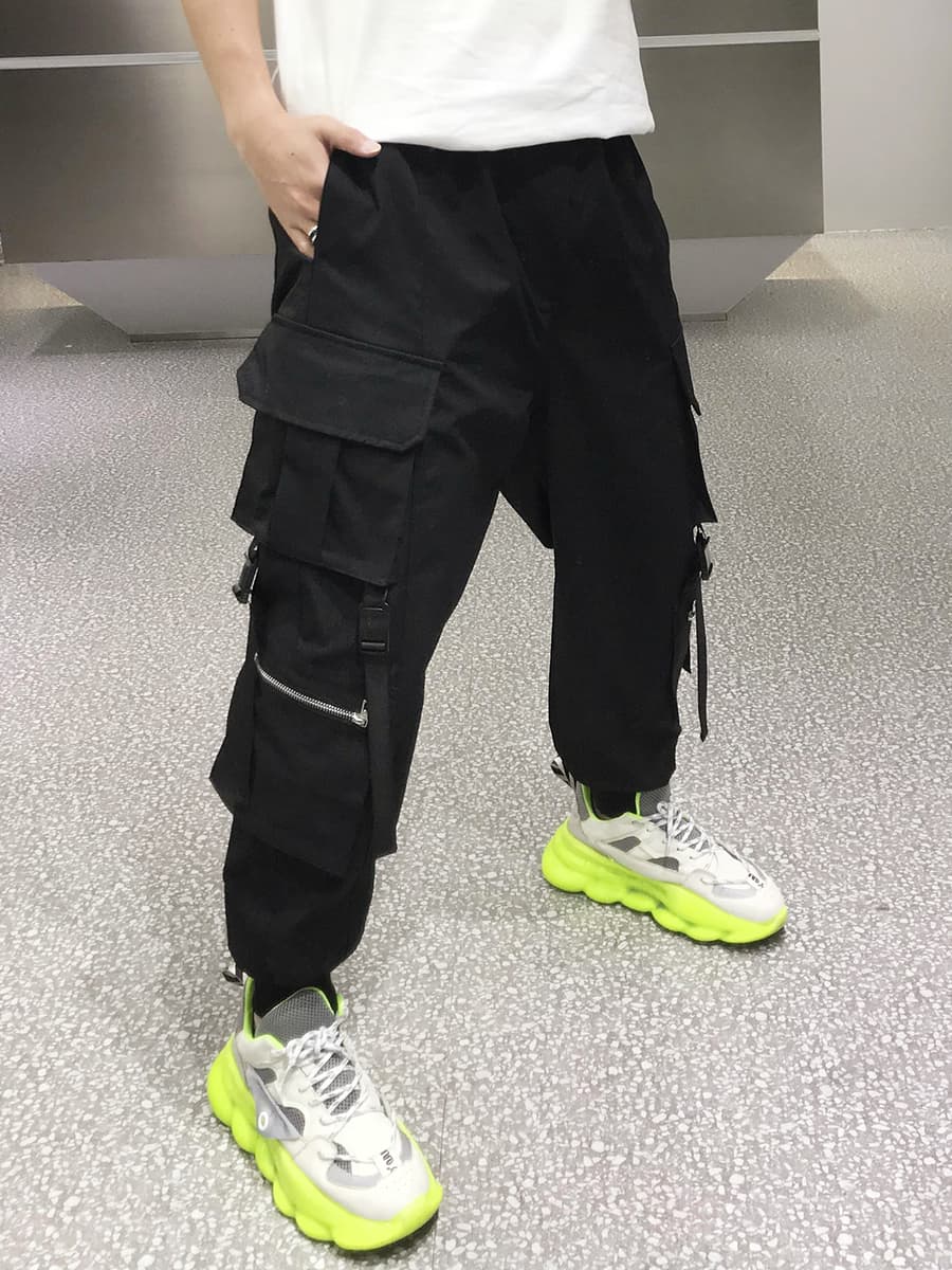 ストリートファッション 立体ポケット付き機能性カーゴパンツ