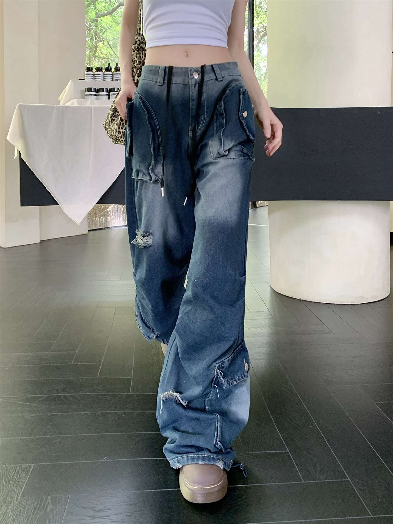 ストリートファッション ゆったりカーゴポケット付きワイドデニム