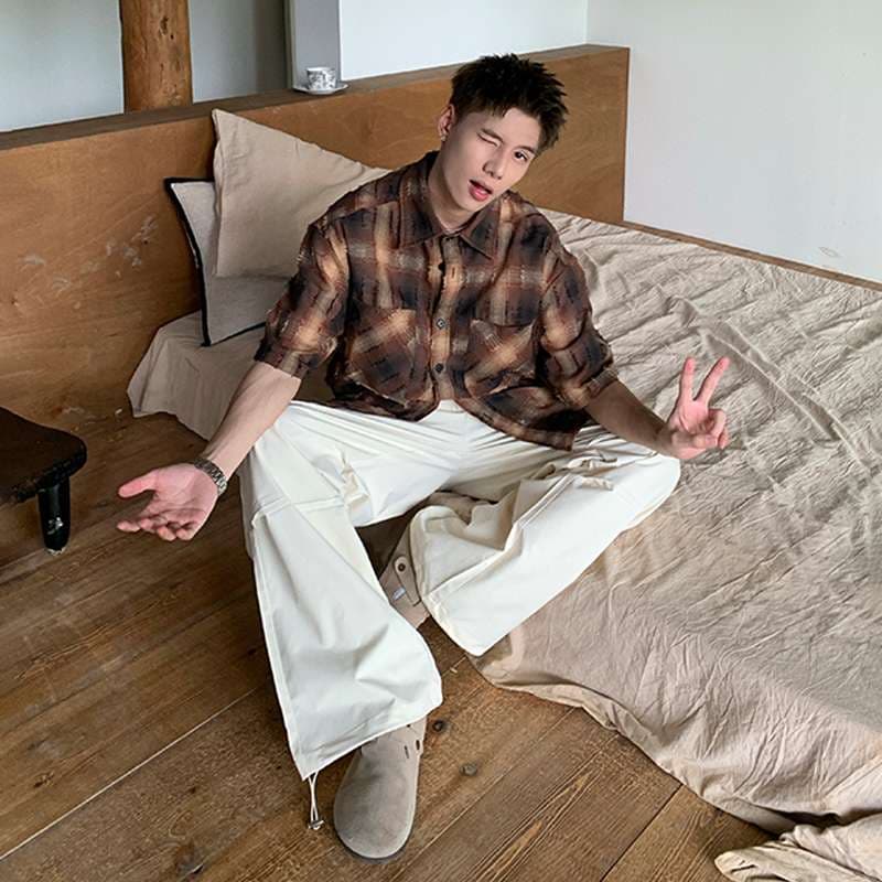 ストリートファッション ゆったりシルエットのカジュアルチェックシャツ