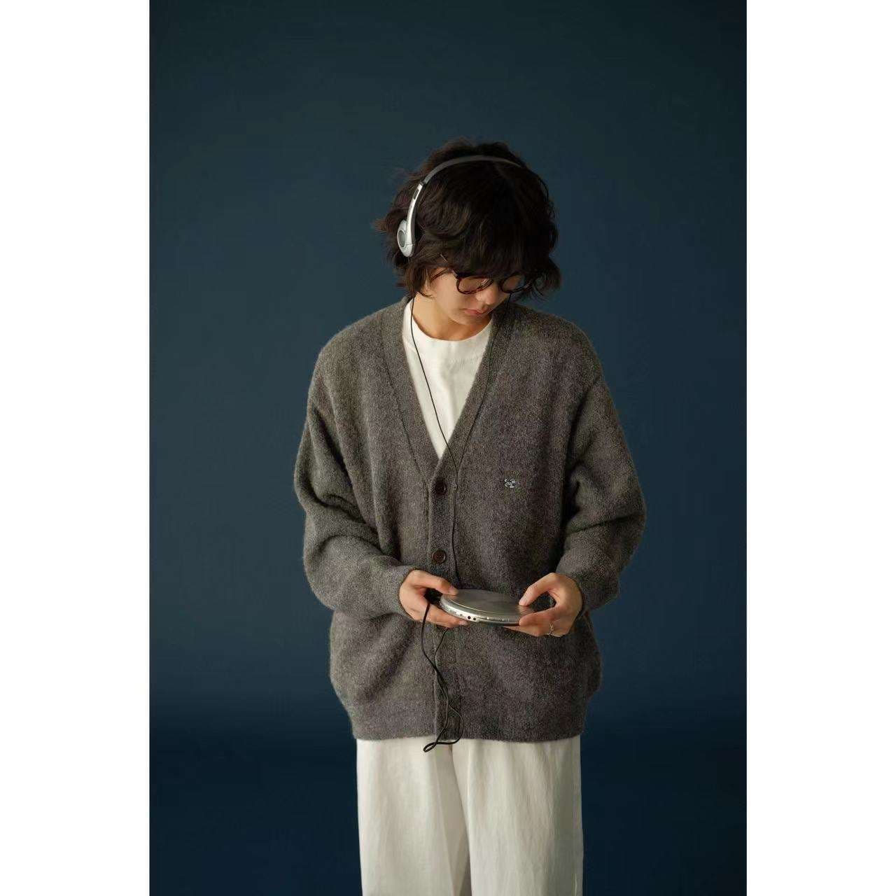 ストリートファッション ゆったりシルエットのウール混カーディガン