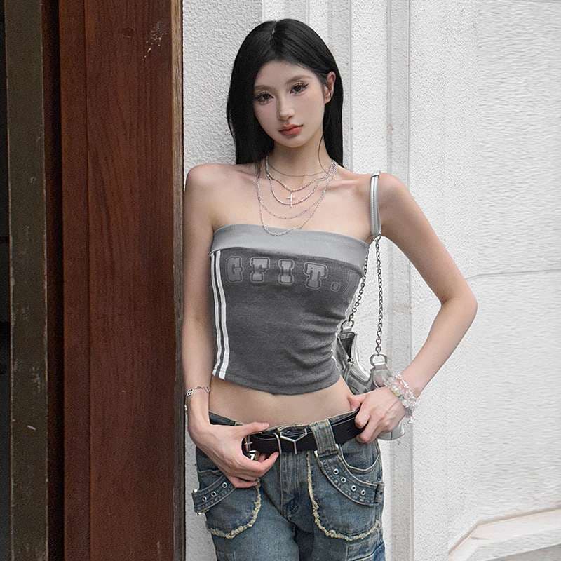 ストリートファッション ストレッチタイプの袖なしクロップトップ