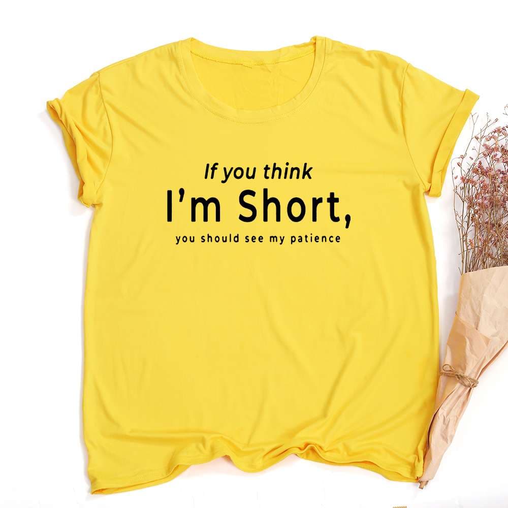 ストリートファッション ショート発言に対するユーモアTシャツ