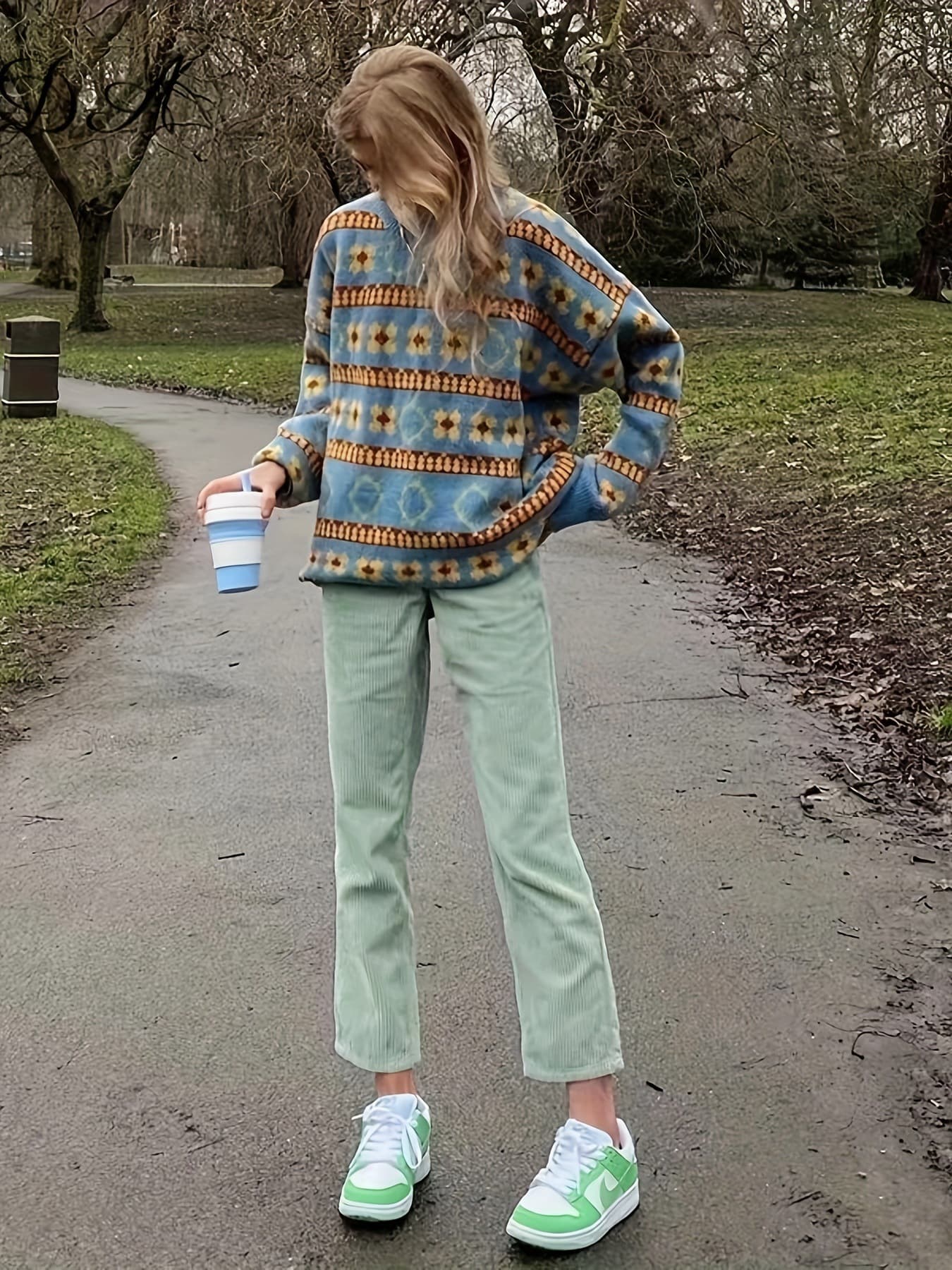 ストリートファッション 花模様ノスタルジックニット