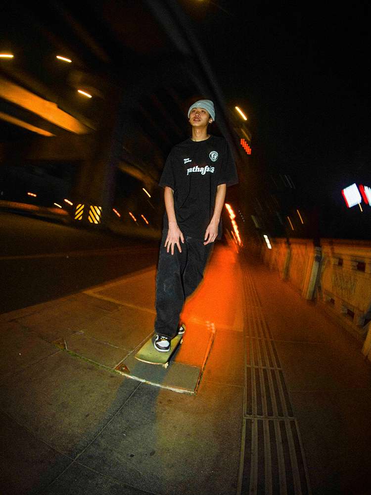 ストリートファッション ストリートロゴプリントTシャツ