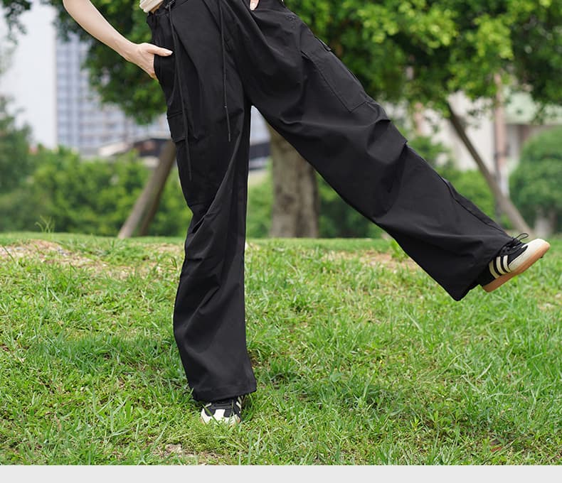 ストリートファッション ゆったりワイドシルエット ドレープカーゴパンツ