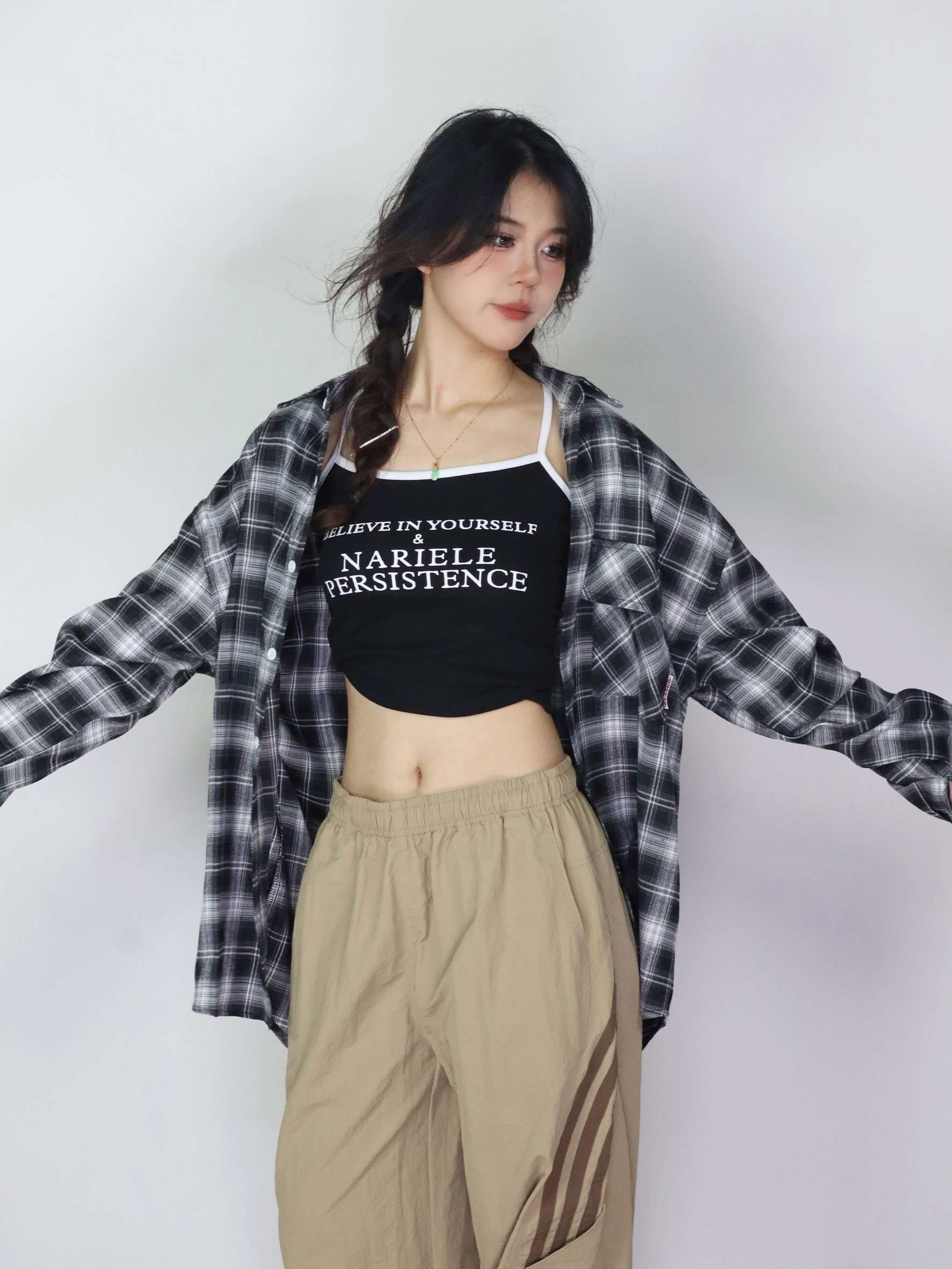 ストリートファッション ゆったりシルエットのビッグチェックシャツ