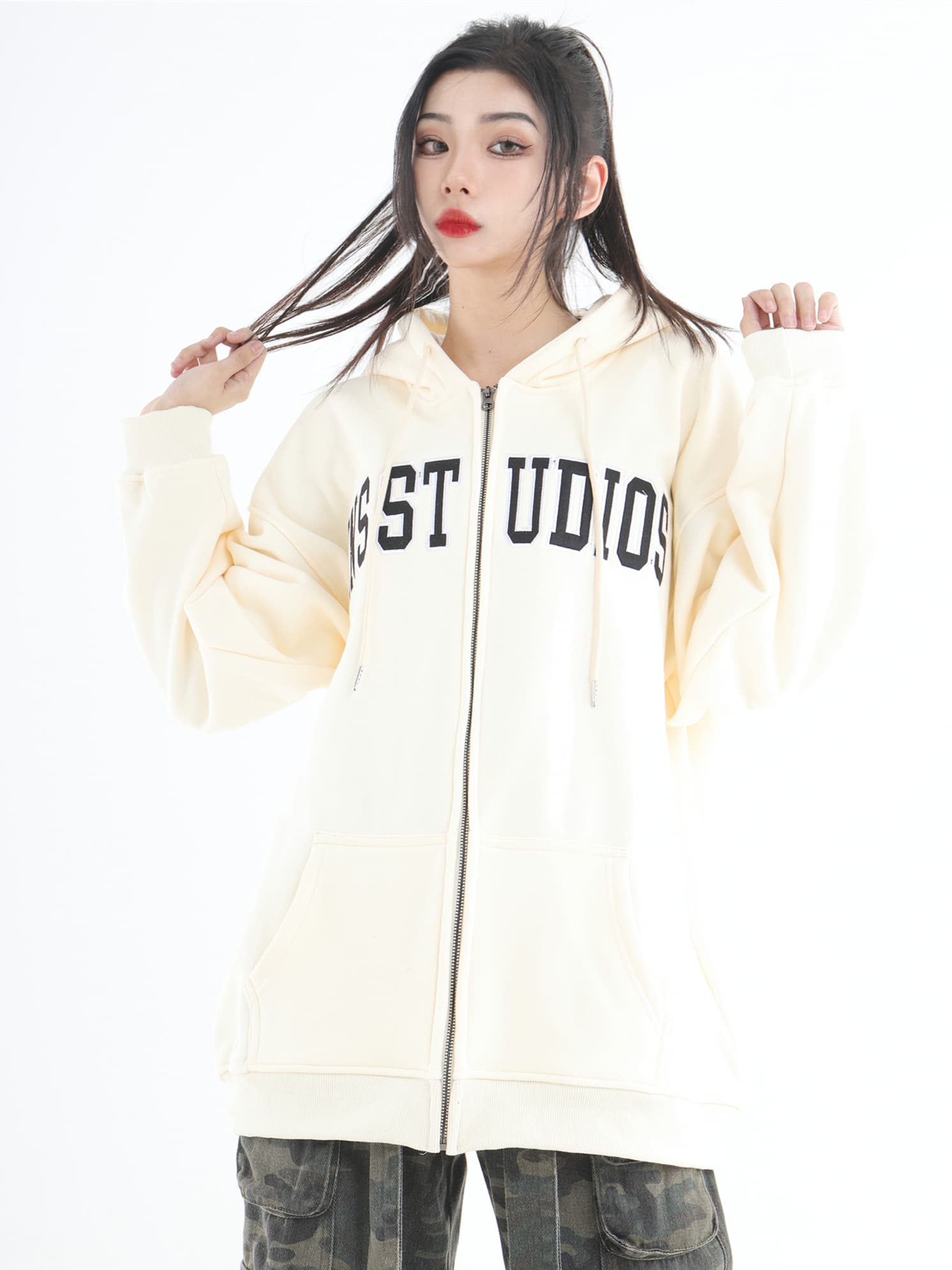 ストリートファッション ストリートファッション スタジオロゴ オーバーサイズ パーカー