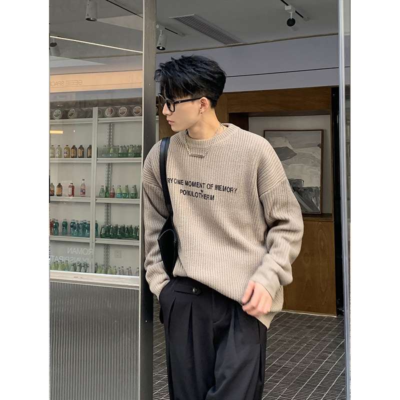 ストリートファッション メッセージ入りオーバーサイズニット