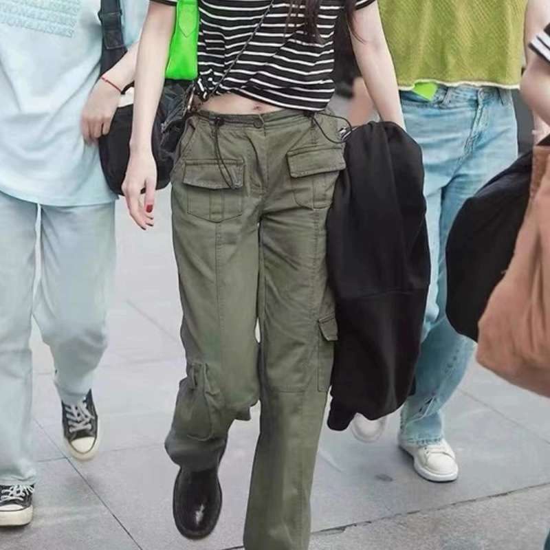 ストリートファッション ルーズシルエットカーゴパンツ
