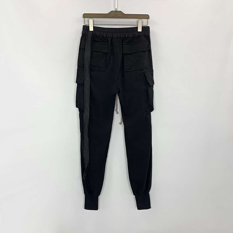 ストリートファッション ゆったりシルエットのジョガーカーゴパンツ