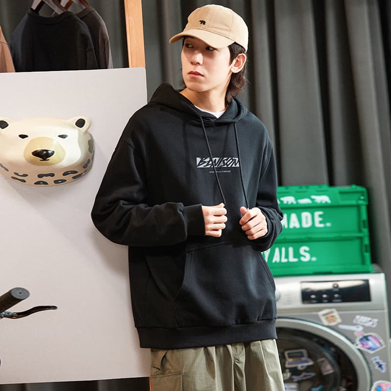ストリートファッション シンプルロゴ入りストリートパーカー