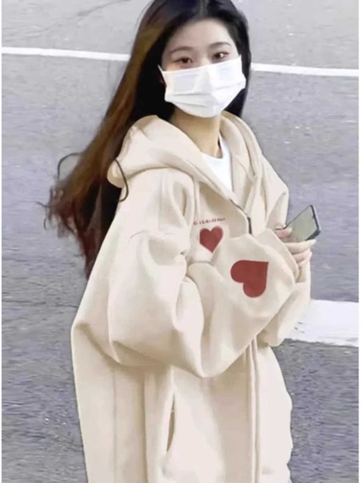 ストリートファッション ハートアクセントがかわいいオーバーサイズパーカー