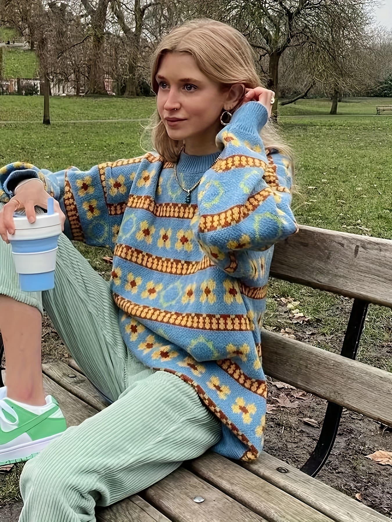 ストリートファッション 花模様ノスタルジックニット