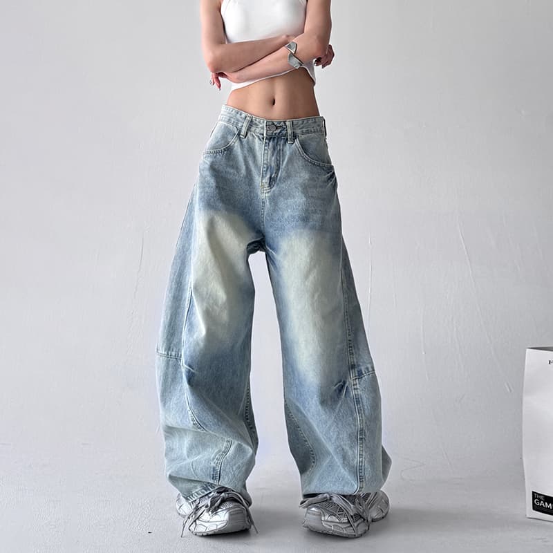 ストリートファッション ゆったりワイドシルエットデニム