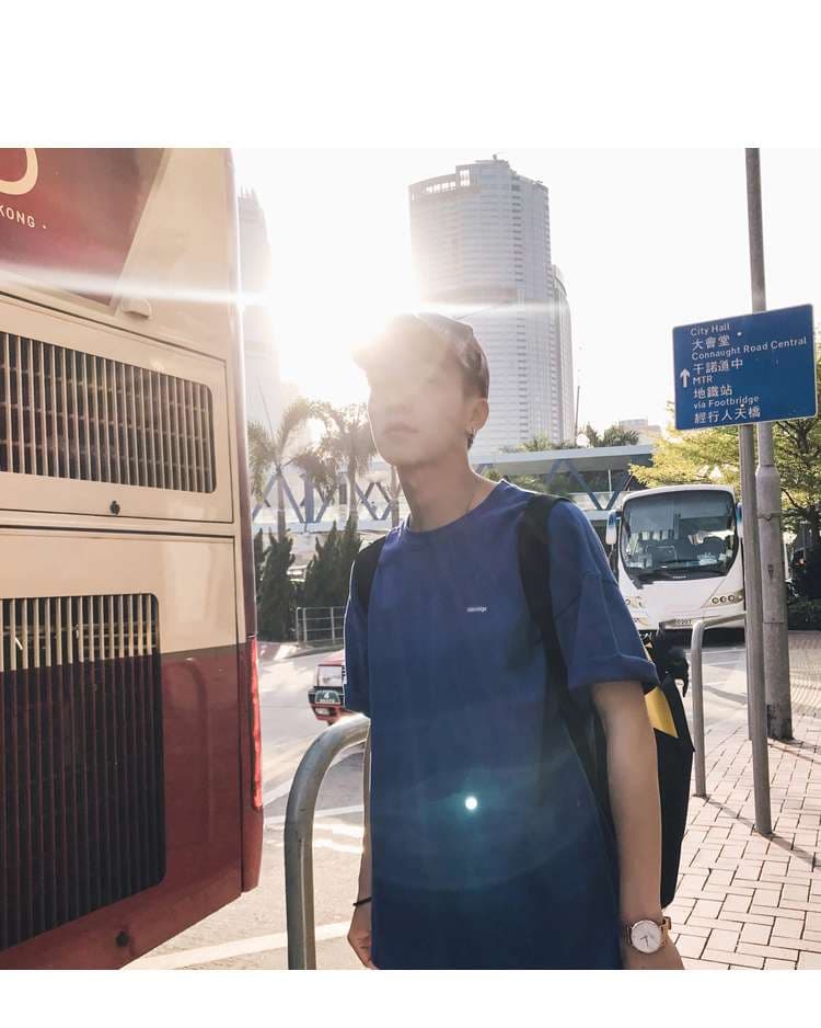 ストリートファッション シンプルロゴ入りオーバーサイズTシャツ