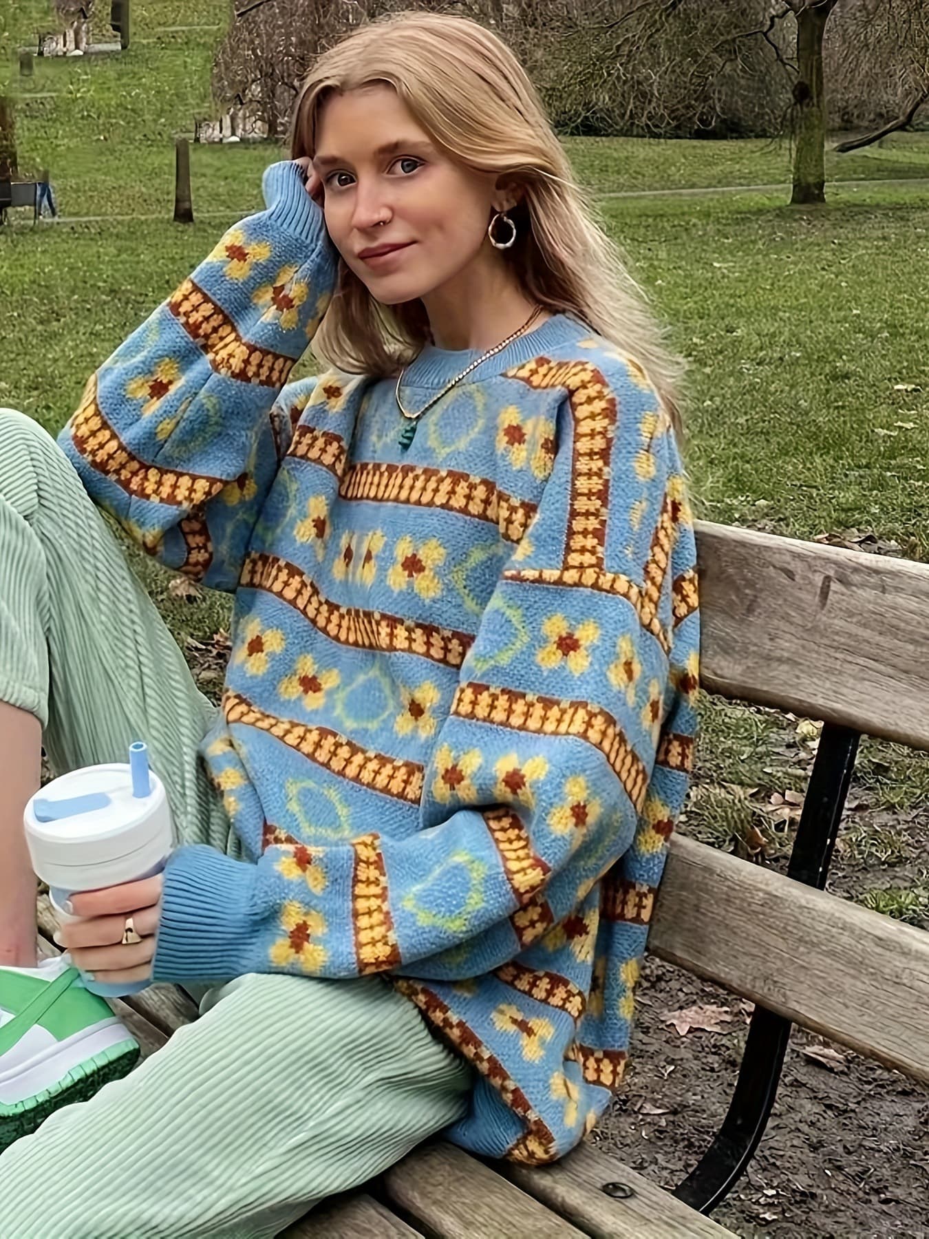 ストリートファッション 花模様ノスタルジックニット