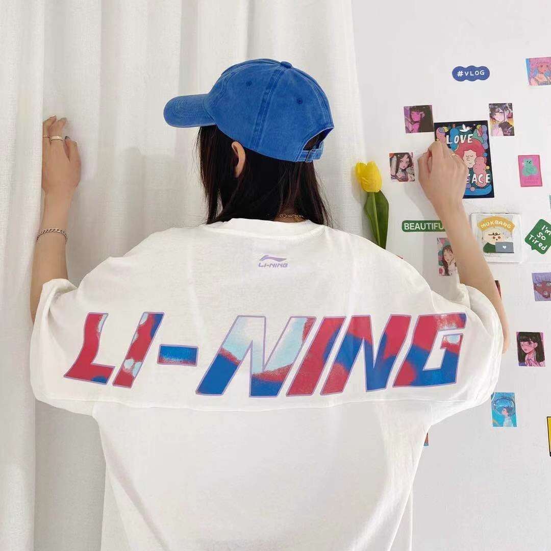 ストリートファッション ストリート系スポーティーロゴTシャツ