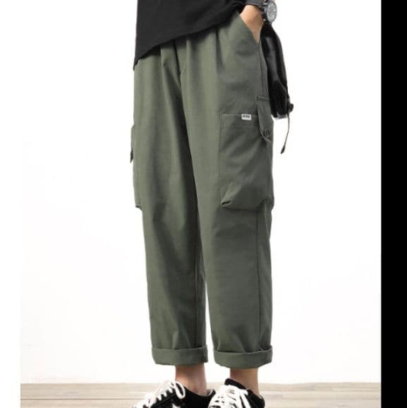 ストリートファッション リラックス感溢れるゆったりカーゴパンツ
