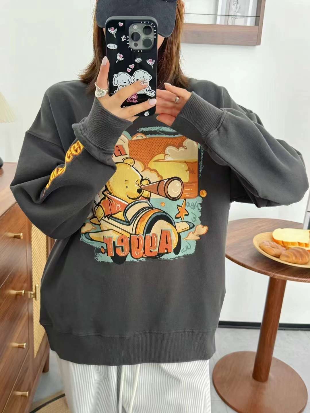 ストリートファッション くまさんイラスト入りオーバーサイズスウェット